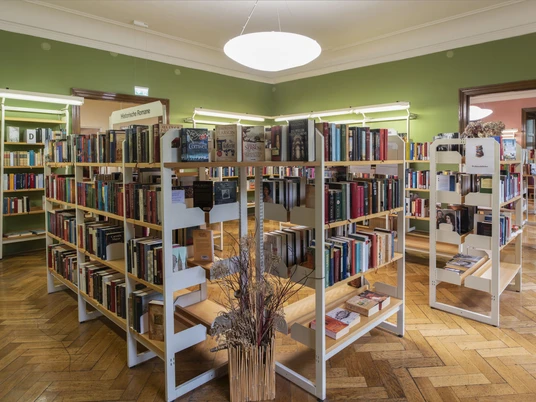 Städtische Bibliothek Glauchau - Belletristik Städtische BibliothekMunicipal libraryMěstská knihovnaBiblioteka miejskaGemeentelijke bibliotheekBiblioteca comunale