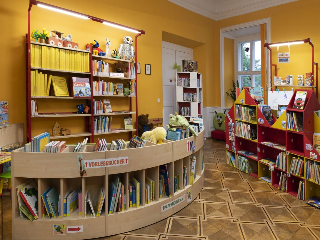 Städtische Bibliothek Glauchau - Kinderbibliothek Städtische BibliothekMunicipal libraryMěstská knihovnaBiblioteka miejskaGemeentelijke bibliotheekBiblioteca comunale