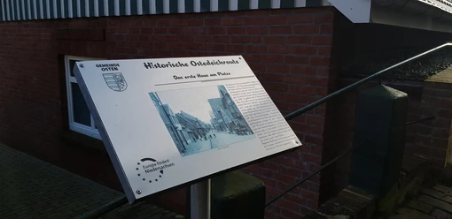 Informationstafel der "Historischen OsteDeichroute