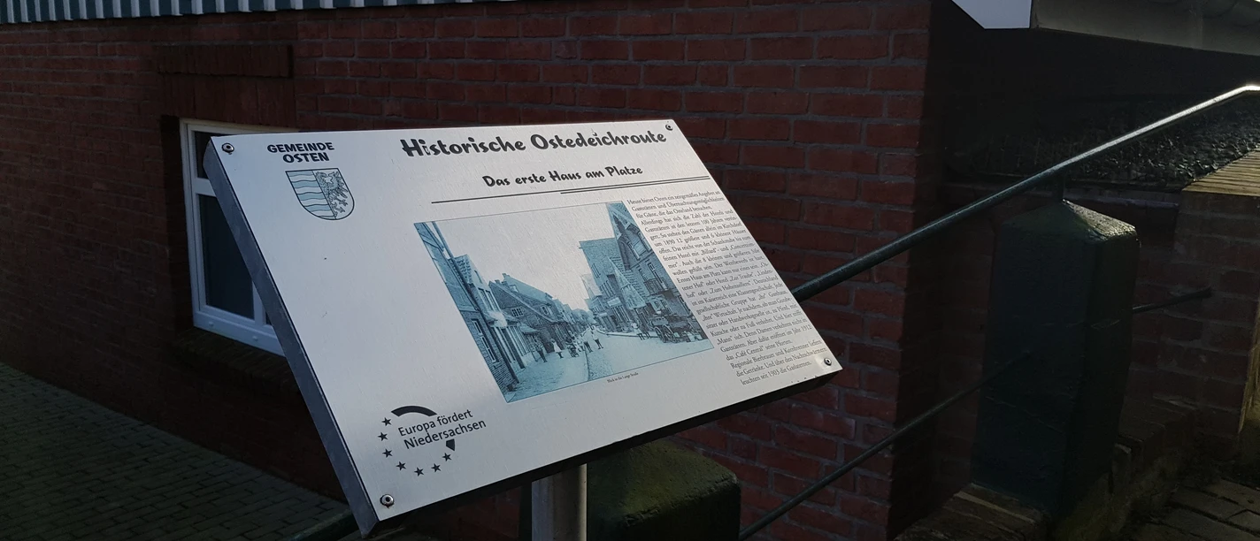 Informationstafel der "Historischen OsteDeichroute