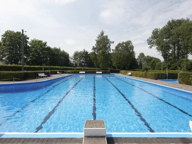 Freibad Alverdissen CC BY-SA - LTM.jpg