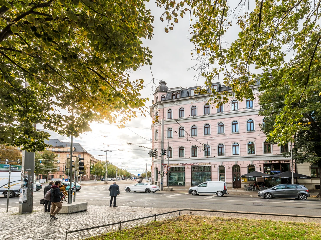 Waldplatz im Waldstraßenviertel - Architektur in Leipzig Blick auf den Waldplatz Leipzig, der von Gründerzeitarchitektur geprägt ist, Kultur, Architektur, Frezeit