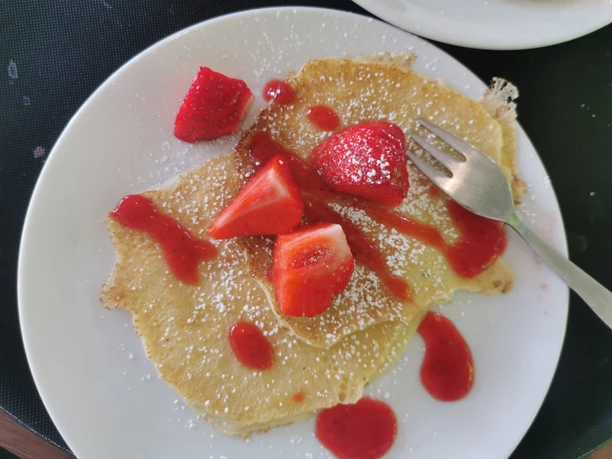 Pfannkuchen mit Erdbeeren.jpg