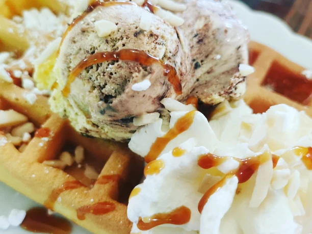 Eis mit Waffel.jpg