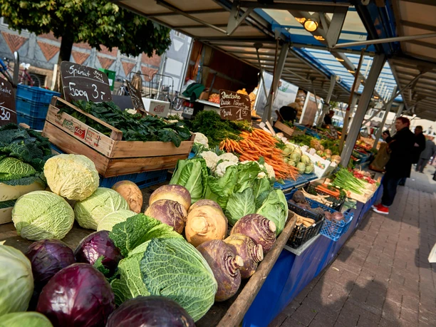 Gemüsestand auf dem Wochenmarkt