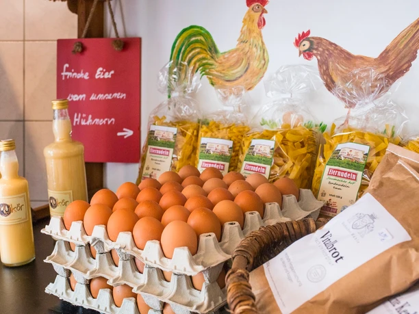 Frische Eier und leckeren Eierlikör Frische Eier und leckeren Eierlikör