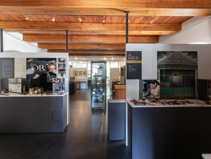 Goldabbaumuseum-1.jpg Innenansicht GoldabbaumuseumInterior view of the Gold Mining Museum in GondoVue intérieure du musée de l'exploitation aurifère de Gondo