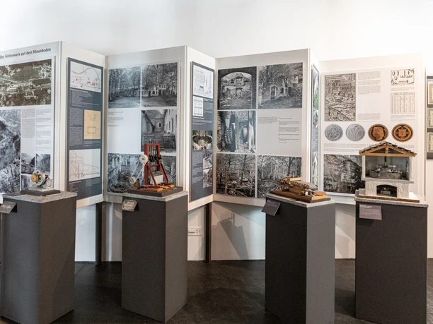 Goldabbaumuseum-3.jpg Innenansicht des Goldabbaumuseums, Gondo