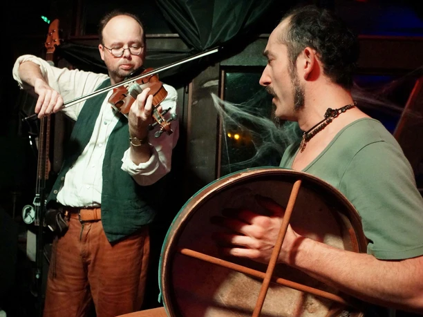 irische sommernacht mit 2bfolkish auf dem spielmannshof seitenroda1.jpg 2BFolkish! live zur Irischen Sommernacht auf dem Spielmannshof Seitenroda an der Leuchtenburg