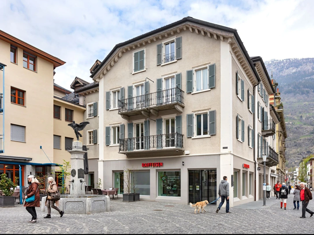 Raiffeisenbank Aussenansicht.jpg