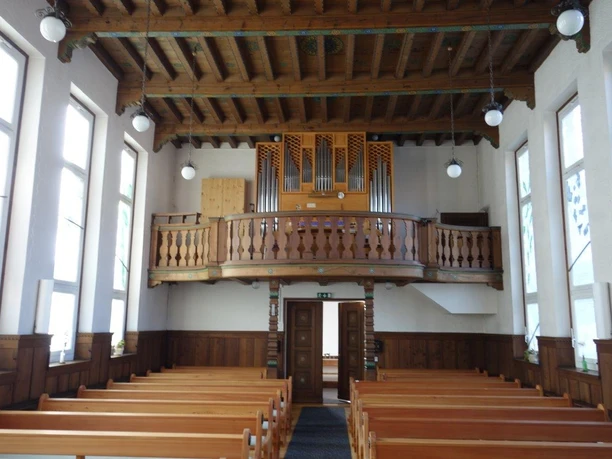Evangelische Kirche Innenansicht_1.jpg Innenansicht der evangelischen Kirche