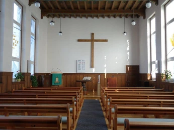Evangelische Kirche Innenansicht_2.jpg Innenansicht der evangelischen KircheInterior view of the Protestant churchVue intérieure de l'église protestante
