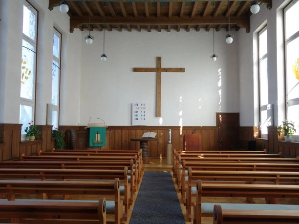 Evangelische Kirche Innenansicht_2.jpg Innenansicht der evangelischen Kirche