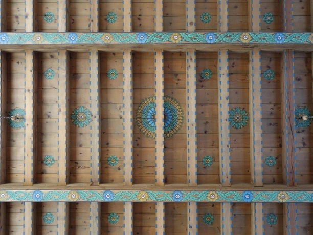 Evangelische Kirche 4 Innenansicht.jpg Vue intérieure de l'église protestante