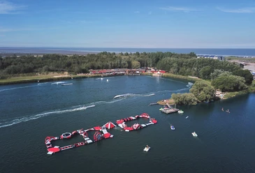 POI_AquaPark-Skiterrassen-Hooksiel.jpg DCIM\100MEDIA\DJI_0064.JPG