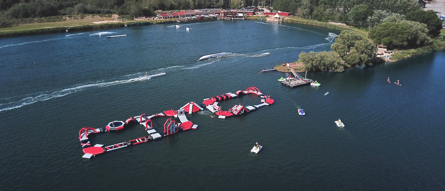 POI_AquaPark-Skiterrassen-Hooksiel.jpg DCIM\100MEDIA\DJI_0064.JPG