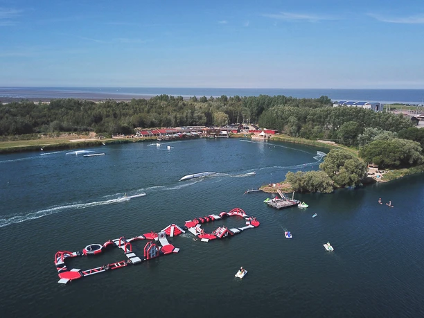 POI_AquaPark-Skiterrassen-Hooksiel.jpg DCIM\100MEDIA\DJI_0064.JPG