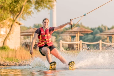 POI_Wasserski-Skiterrassen-Hooksiel-Selina-Freitag.JPG