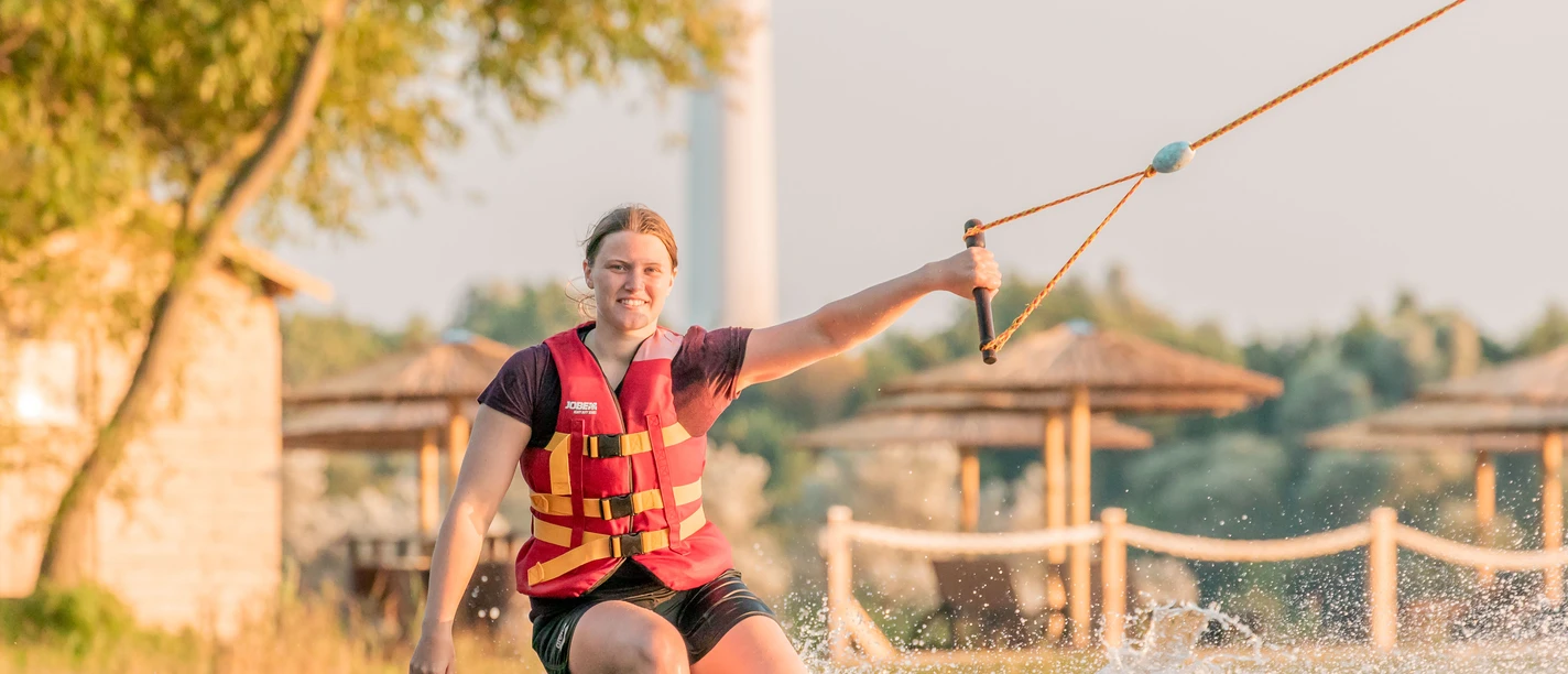 POI_Wasserski-Skiterrassen-Hooksiel-Selina-Freitag.JPG