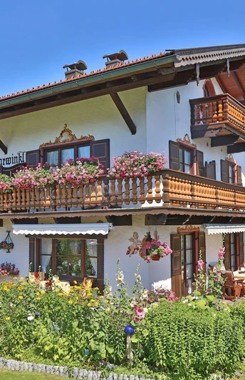 Hausansicht Süd-West Sommer