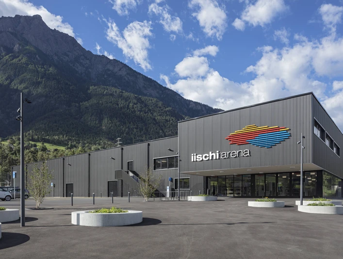 iischi arena Aussenansicht 1.jpg