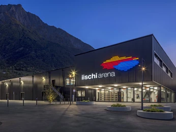 iischi arena Aussenansicht 2.jpg