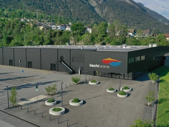 iischi arena Aussenansicht 3.jpg