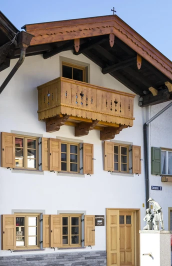 Blick von Grünanlage vor dem Haus