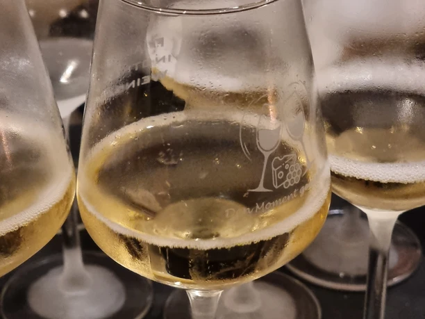 Frank´s Vinothek & Weinbar | Weinglas Wein