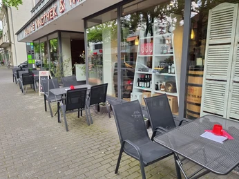 Frank´s Vinothek & Weinbar | Terrasse