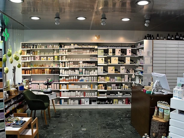 Apotheke Pfammatter Innenansicht 3.jpeg