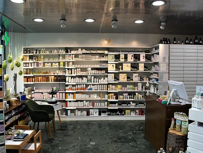 Apotheke Pfammatter Innenansicht 3.jpeg