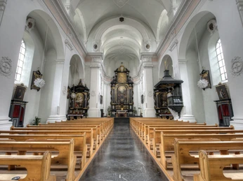 Kollegiumskirche Innenansicht.jpg Innenaufnahme der KollegiumskircheInterior view of the Collegiate ChurchIntérieur de l'église du collège