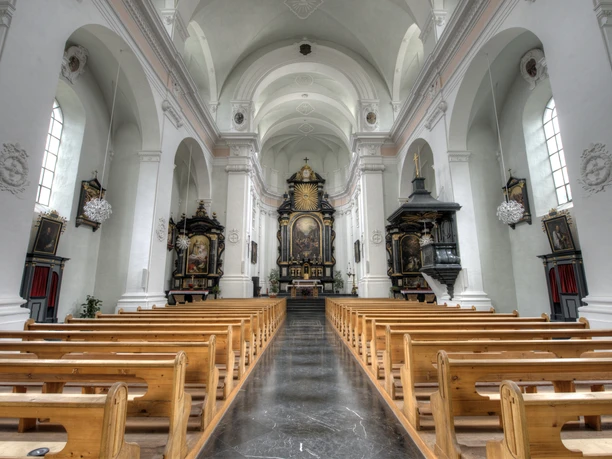 Kollegiumskirche Innenansicht.jpg Intérieur de l'église du collège