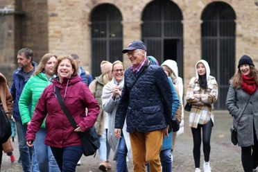 Minden klassisch.JPG Das Bild zeigt eine Stadtführung durch Minden.