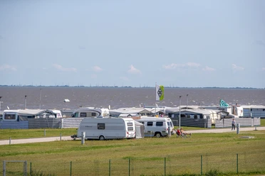 StrandcampingplatzDangastStrand, © Martin Stoeverwww.stoeverfotografie.deZeitlich unbefristete Nutzungsrechte für die Kurverwaltung Dangast. StrandcampingplatzDangastStrand, © Martin Stoeverwww.stoeverfotografie.deZeitlich unbefristete Nutzungsrechte für die Kurverwaltung Dangast.