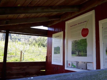 Gartenlaube an der Kirschplantage (c) Claudia Krabbes