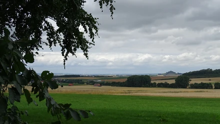 Breuna Blick zur Desenbergruine