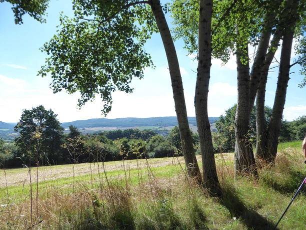 Pilgern mit Blick ins Fuldatal