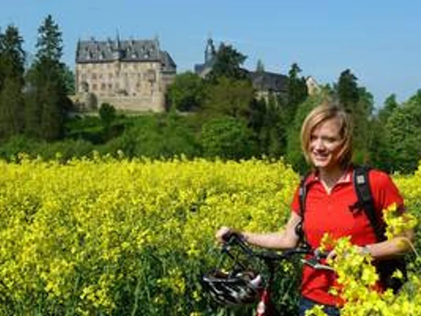 csm_schloss-eisenbach-radfahrerin_f35d958e49