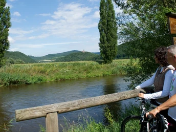 Radfahrer am Zweiburgenblick Wendershausen