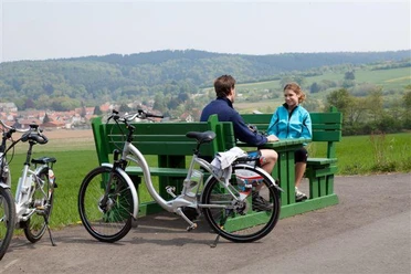 mit-e-bike-auf-dem-bahnradweg-rotkaeppchenland-