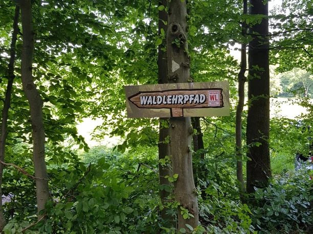 Gut ausgeschilderter Wanderweg im Beisetal