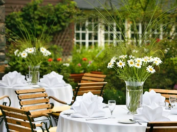 Sommerterrasse Romantikhotel Jagdhaus Waldidyll