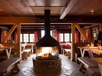 Innenraum Elmauer Alm