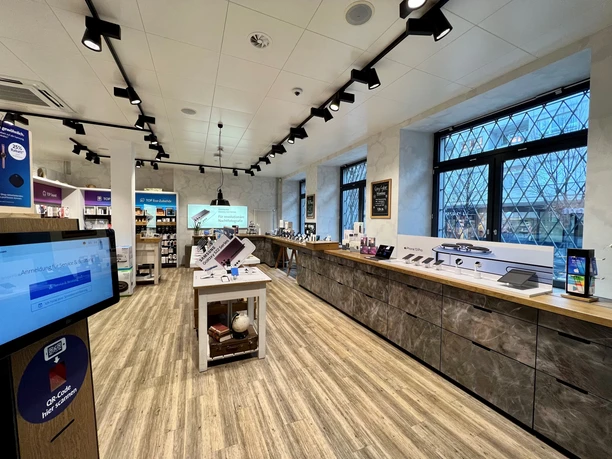 Swisscom Shop Innenansicht 3.jpg