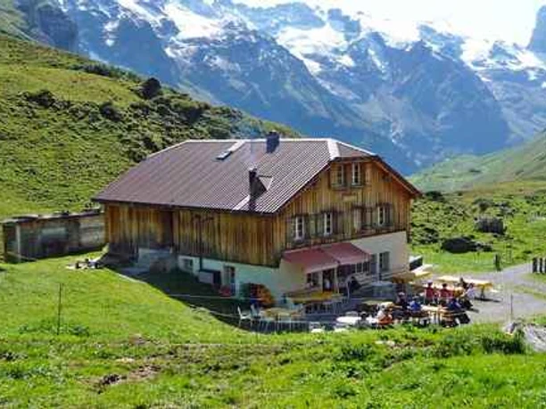 Das Touristenlager am Surenenpass: die Blackenalp