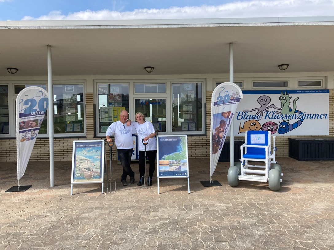 blaues-klassenzimmer-aussen-nordseeheilbad-cuxhaven