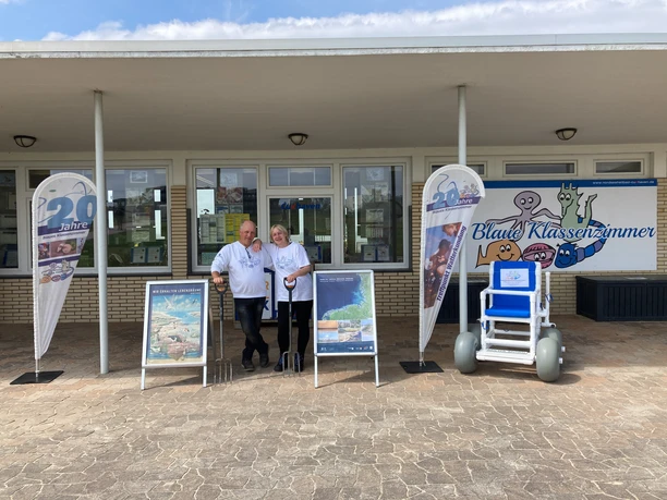 blaues-klassenzimmer-aussen-nordseeheilbad-cuxhaven