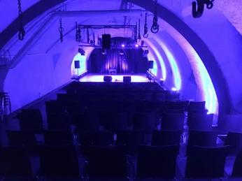 Kellertheater Innenansicht 2.JPG